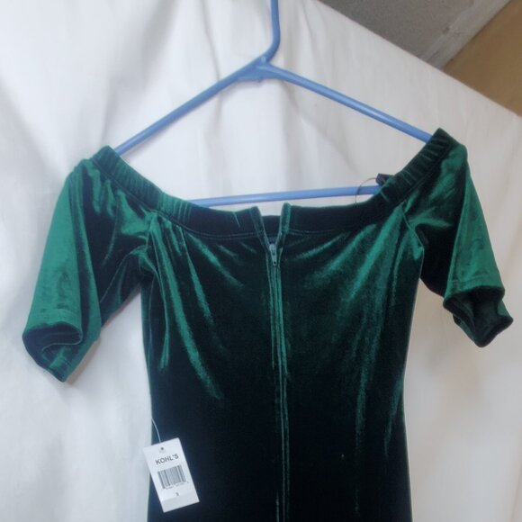 B. Smart Junior’s Green Velvet Off-Shoulder Dress with Lace Detail – Size 9/10 - Picture 2 of 3